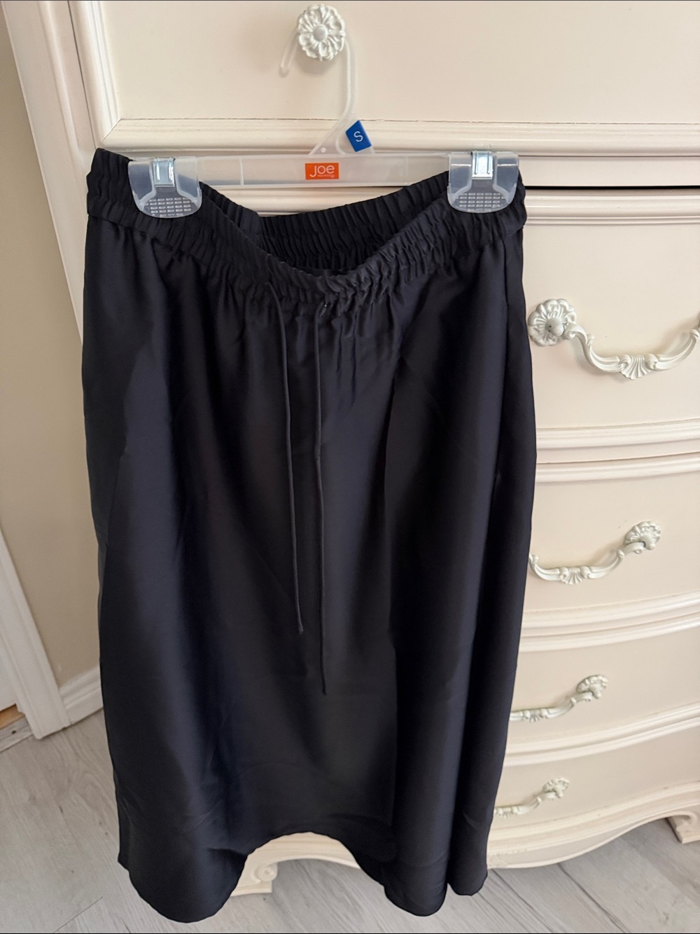 Dynamite Black Elastic-Waist Midi Skirt